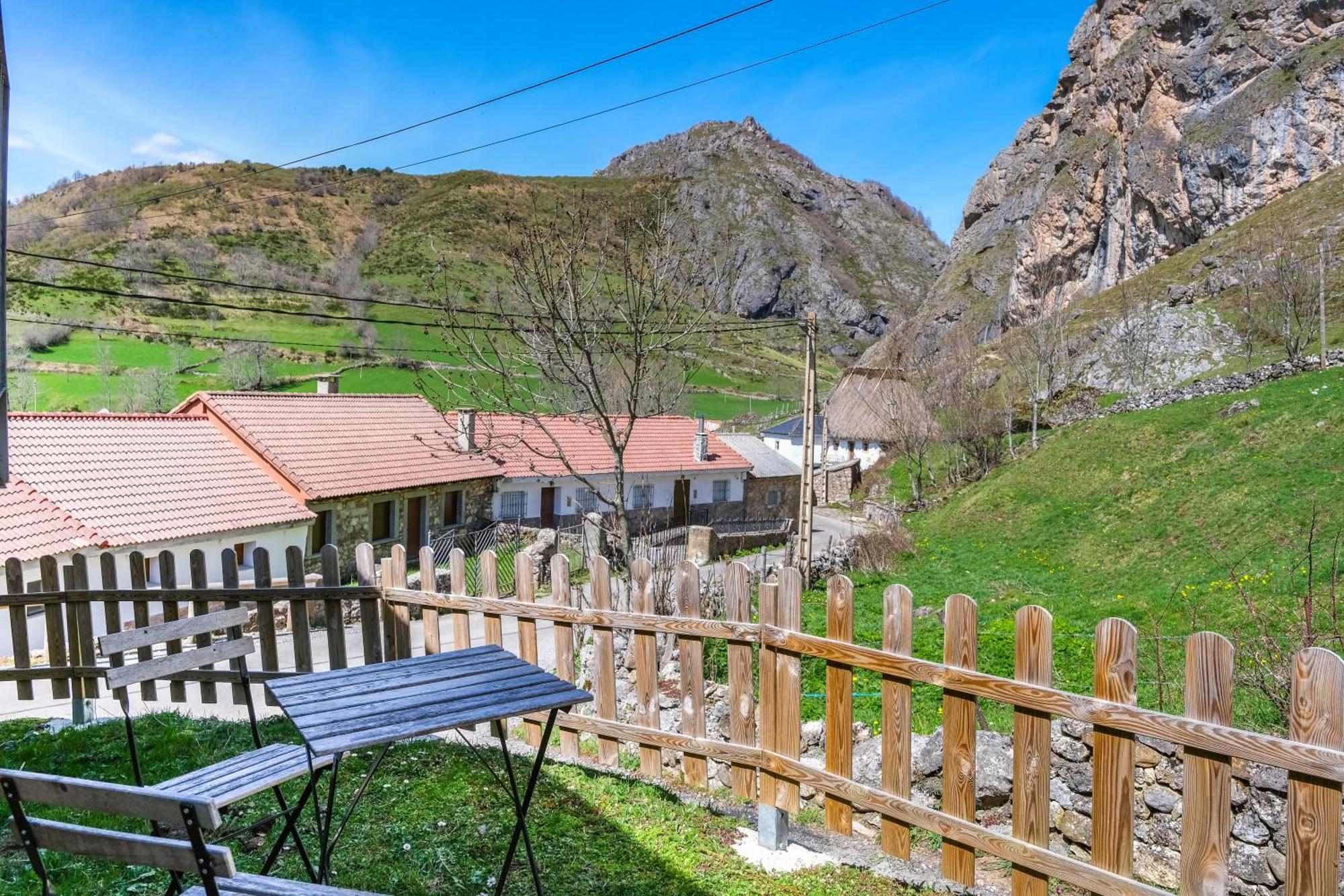 Apartamentos Rurales La Laguna Somiedo Valle de Lago Exterior foto